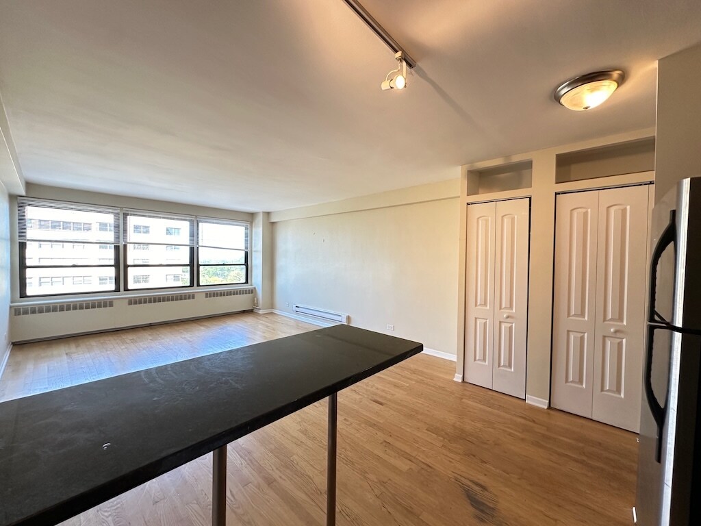 Building Photo - 4180 N Marine Dr