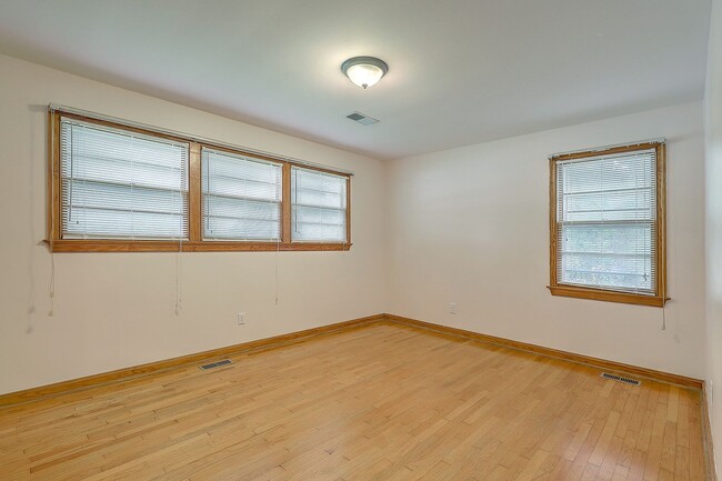 Building Photo - Single Family Home in Park Circle!