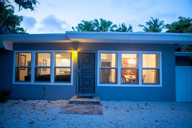 Building Photo - 5967 SW 58th Terrace