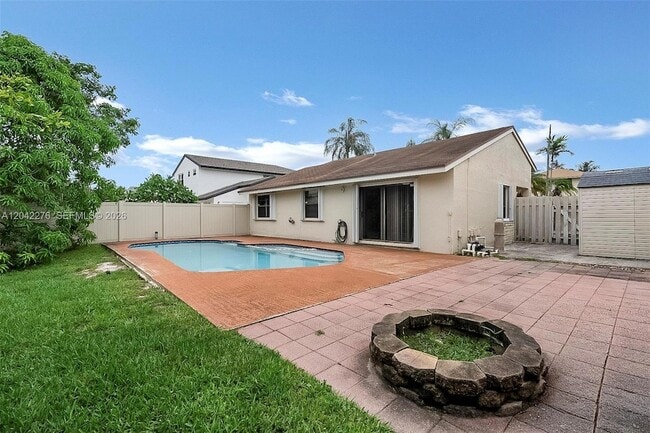 Building Photo - 681 Thornridge Ave