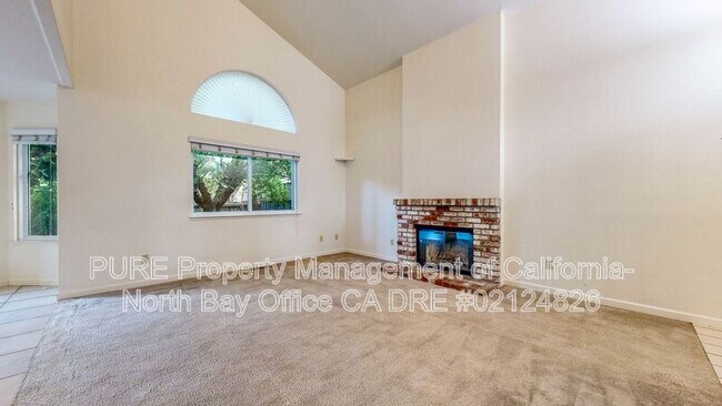 Building Photo - 2070 Pinercrest Dr
