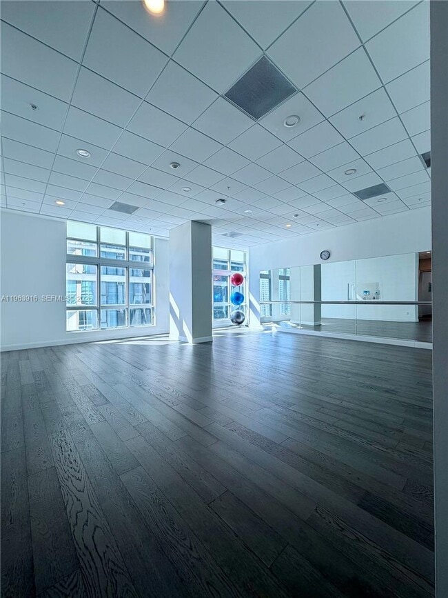 Building Photo - 300 S Biscayne Blvd