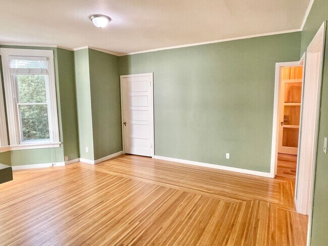 Building Photo - Charming Lower Nob Hill 1BR/1BA! Laundry! ...