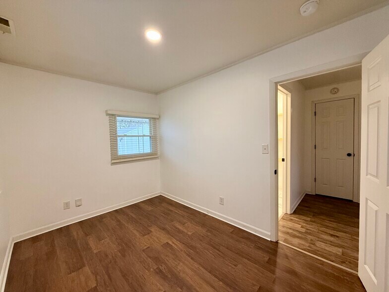 Building Photo - 622 Northview Ave