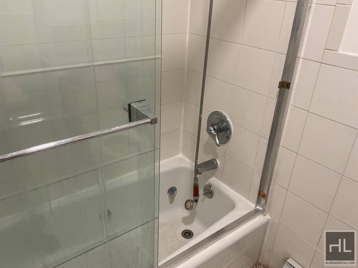 Building Photo - 49 AVENUE