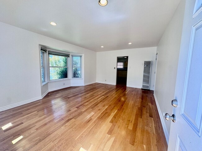 Building Photo - 2458 Ocean Park Blvd