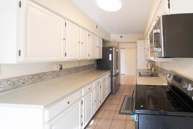 Building Photo - Contemporary 2BR/2BA Corner Condo at The Encore of McLean