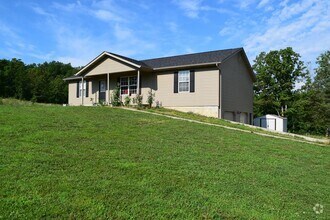Building Photo - Beautiful 3 Bedroom, 2 Bathroom Home On Mi...