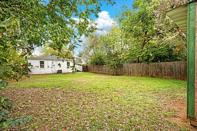 Building Photo - 1913 NW Baldwin Ave