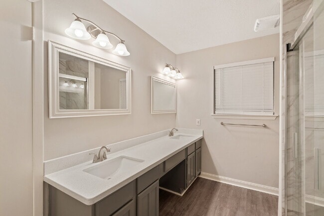Building Photo - 2411 Cypressvine Dr