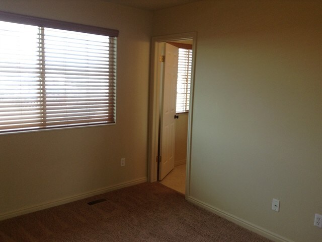 Building Photo - 612 E 550 N