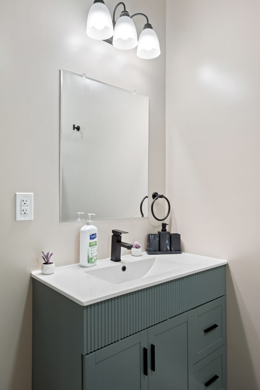 Building Photo - 1523 S East St