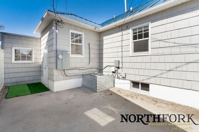 Building Photo - Cute North End Bungalow