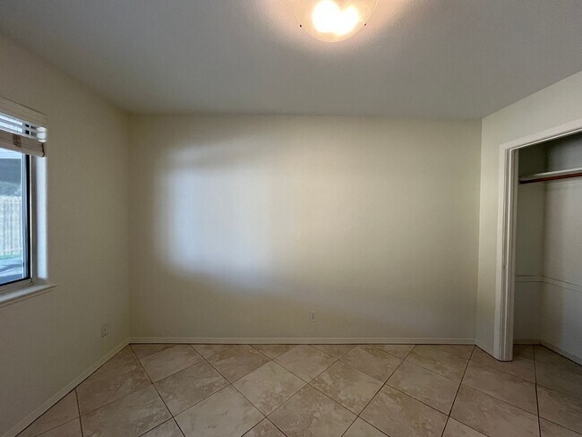 Building Photo - 946 St Ann Dr