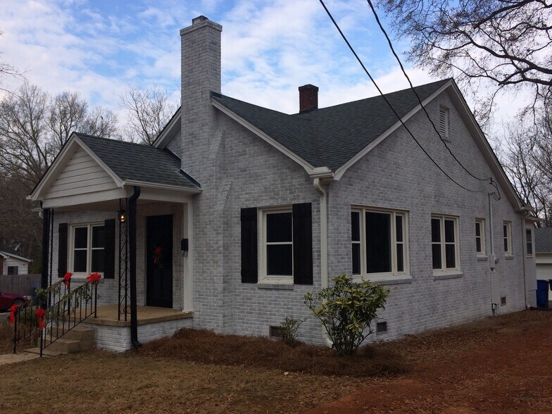 Building Photo - 361 W Wilson Ave
