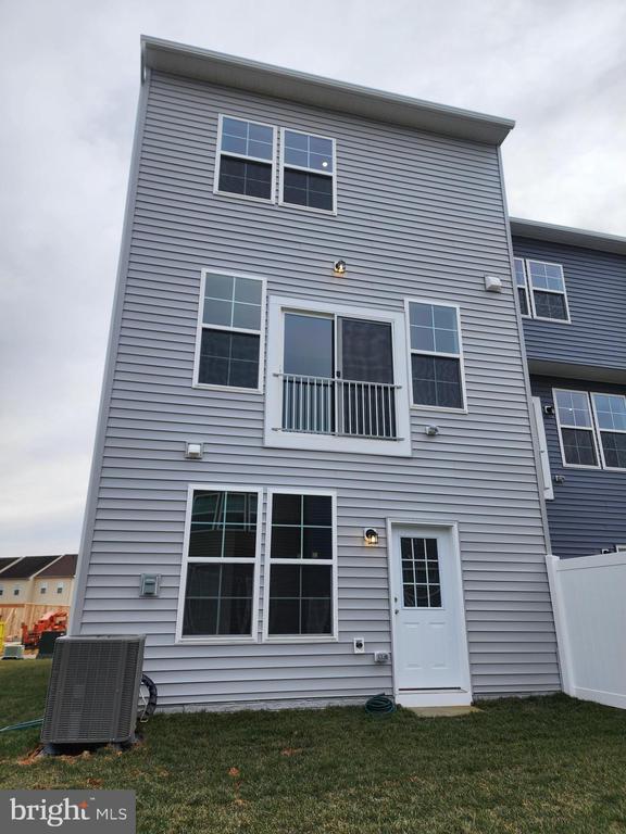 Building Photo - 500 Husky Trl