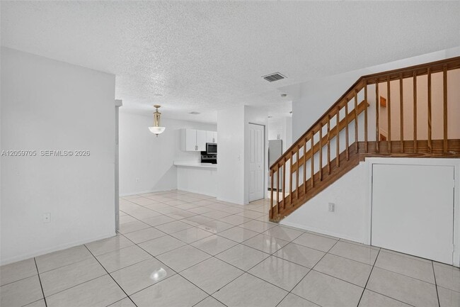 Building Photo - 6225 SW Kendale Lakes Cir