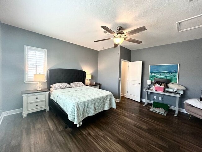 Building Photo - Elegant 5-Bedroom Pool Home for Rent in Sa...