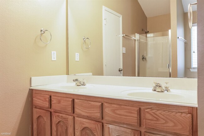 Building Photo - 4 br, 2 bath House - 705 Pine Hollow Dr