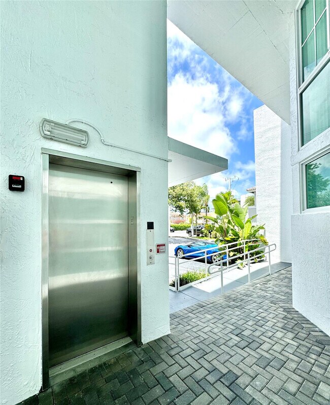 Building Photo - 1490 SE 15th St