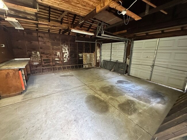 Building Photo - 3 Bed, 2 bath single in Upper Darby