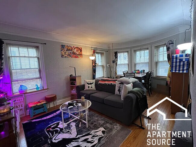 Primary Photo - 2421 W Lunt Ave
