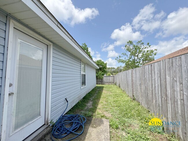 Building Photo - Beautiful 3 Bedroom Home in Fort Walton Beach!