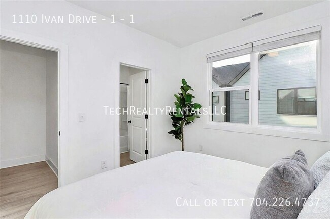 Building Photo - 1110 Ivan Dr