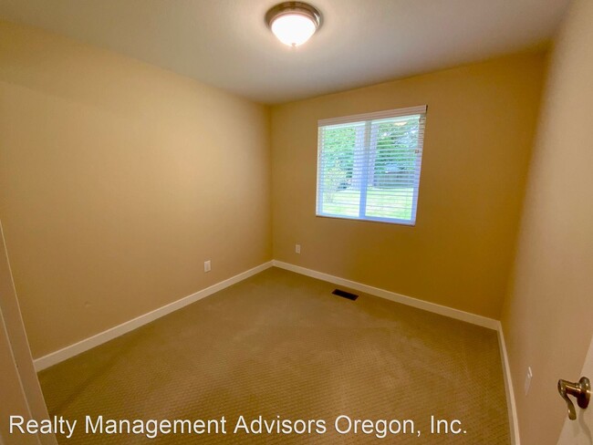 Building Photo - 3 br, 2 bath House - 989 SE Fir Grove Loop