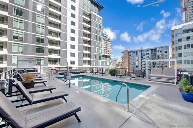 Building Photo - 14th Floor Downtown San Diego Apartment
