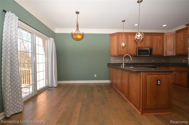 Building Photo - 42965 River Bend Dr