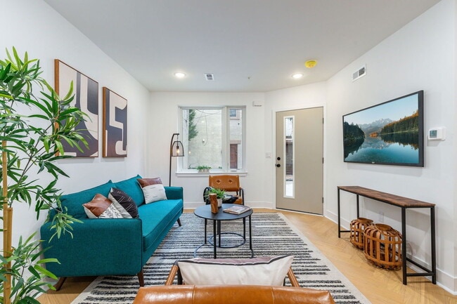 Building Photo - 609 S Orianna St