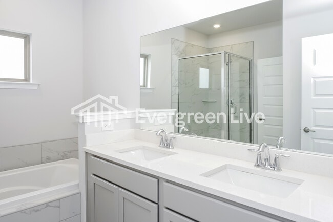 Building Photo - 221 Shangrila Wy