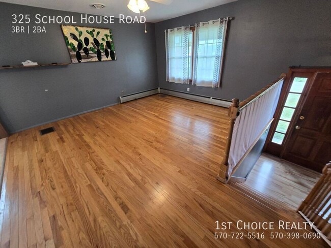 Building Photo - 325 Schoolhouse Rd