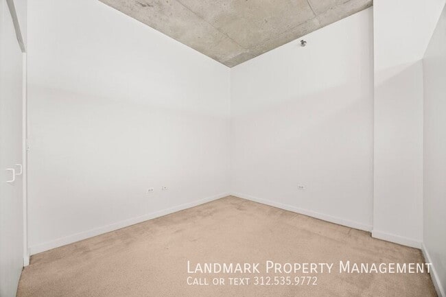 Building Photo - 235 W Van Buren St