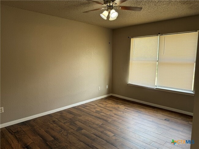 Building Photo - 3208 Green Valley Dr