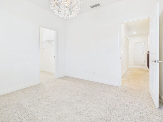 Building Photo - Spacious 5-Bedroom Solar Home in Blackstone with Resort Style Amenities