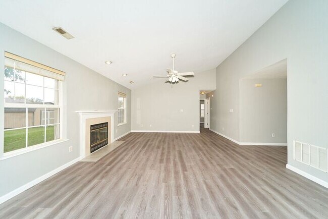 Building Photo - Newly Renovated 3 Bedroom Home in Avon Schools!