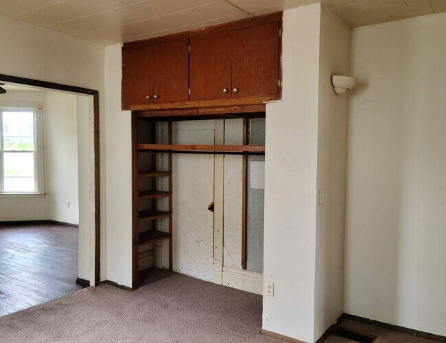 Building Photo - 146 S Park Ave