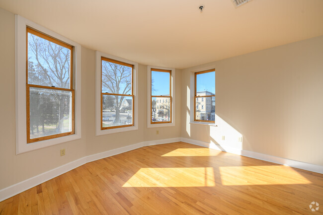 Interior Photo - 111 E Ridgewood Ave