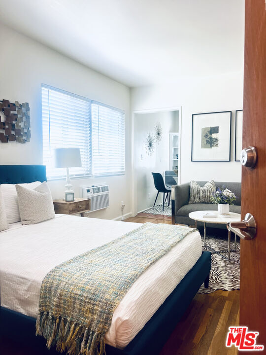 Building Photo - 1860 Alexandria Ave