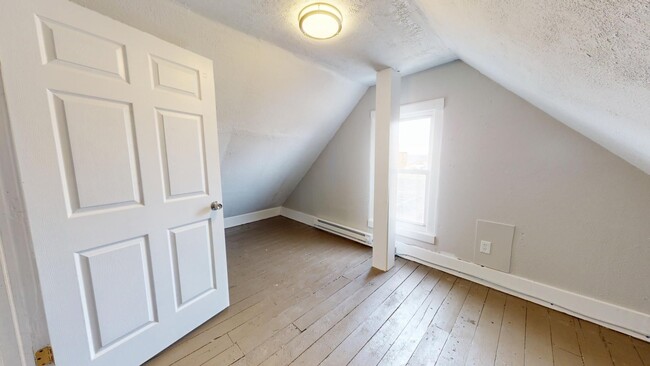 Building Photo - Lease to own! 5 bedroom/1 bath, Old Brooklyn.