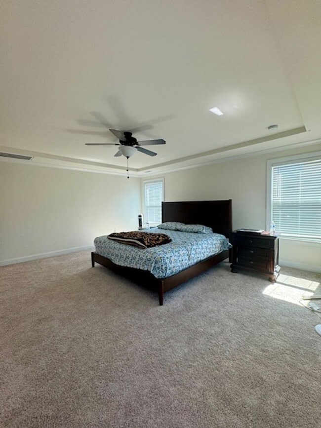 Building Photo - 5BR/4BA w/ Guest Suite + Loft in Hampton Woods