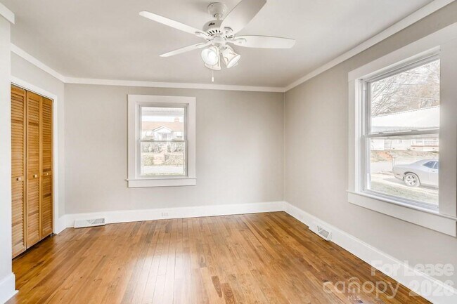 Building Photo - 503 N Church St