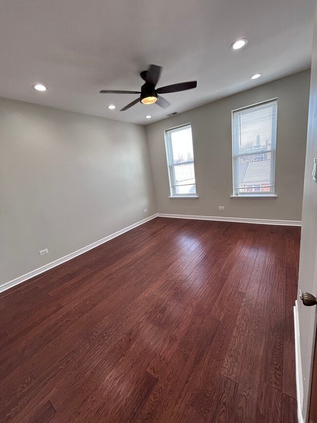 Building Photo - 720 N Throop St