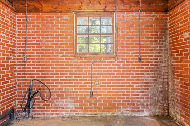 Building Photo - 2701 Fairfax Rd