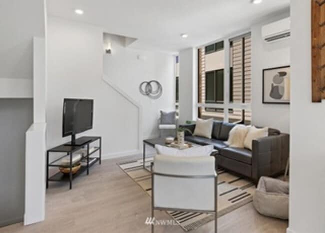 Building Photo - Greenlake 2bed / 2bath Townhouse