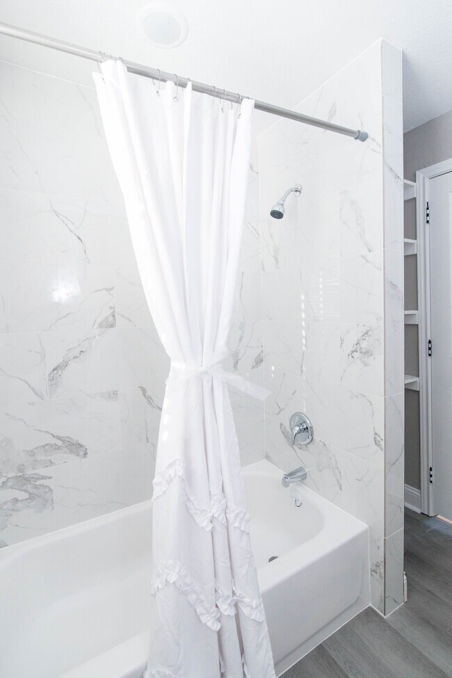 Building Photo - 305 W Sherman St