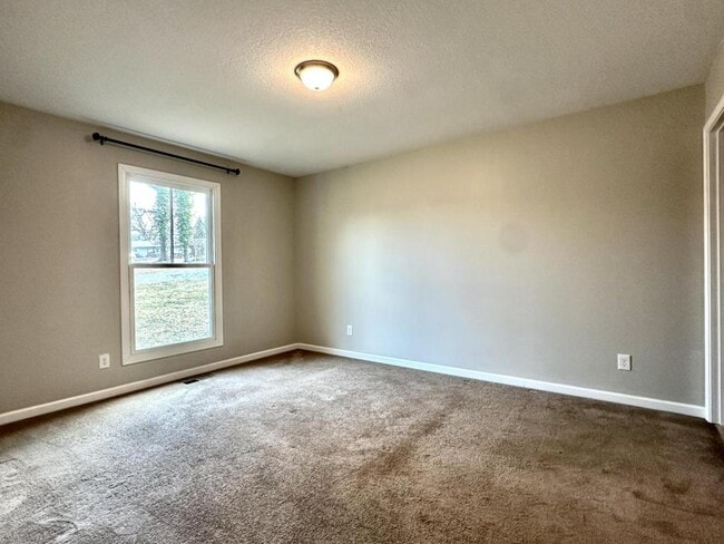 Building Photo - 15 Sand Hill School Rd