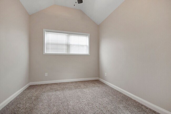 Building Photo - Pet Friendly Four Bedroom!
